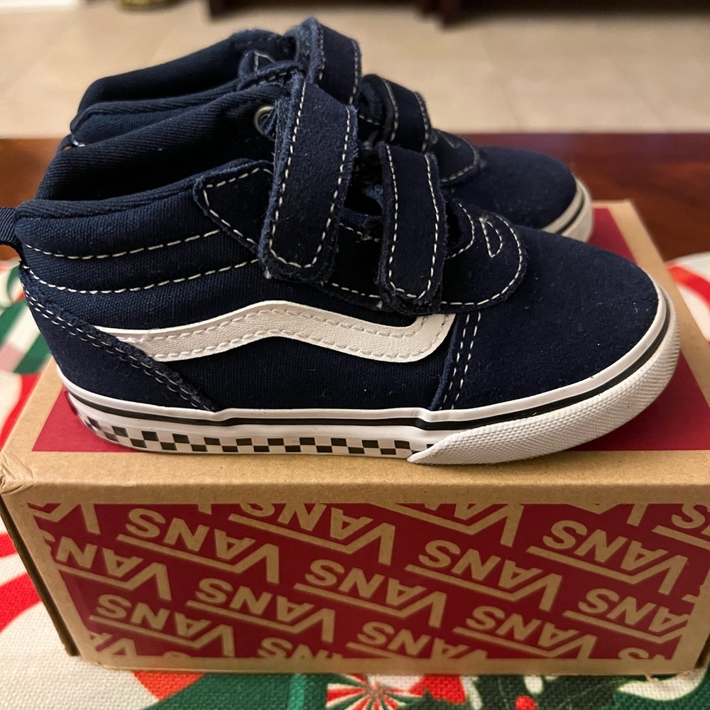 Vans Ward Mid V Checker Sidewall High Top Sneakers